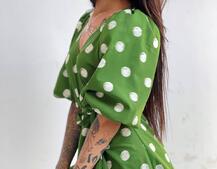 Платье миди в горох с запахом и объемными рукавами Платье миди в горох с запахом и объемными рукавами | PUSHKA SHOP