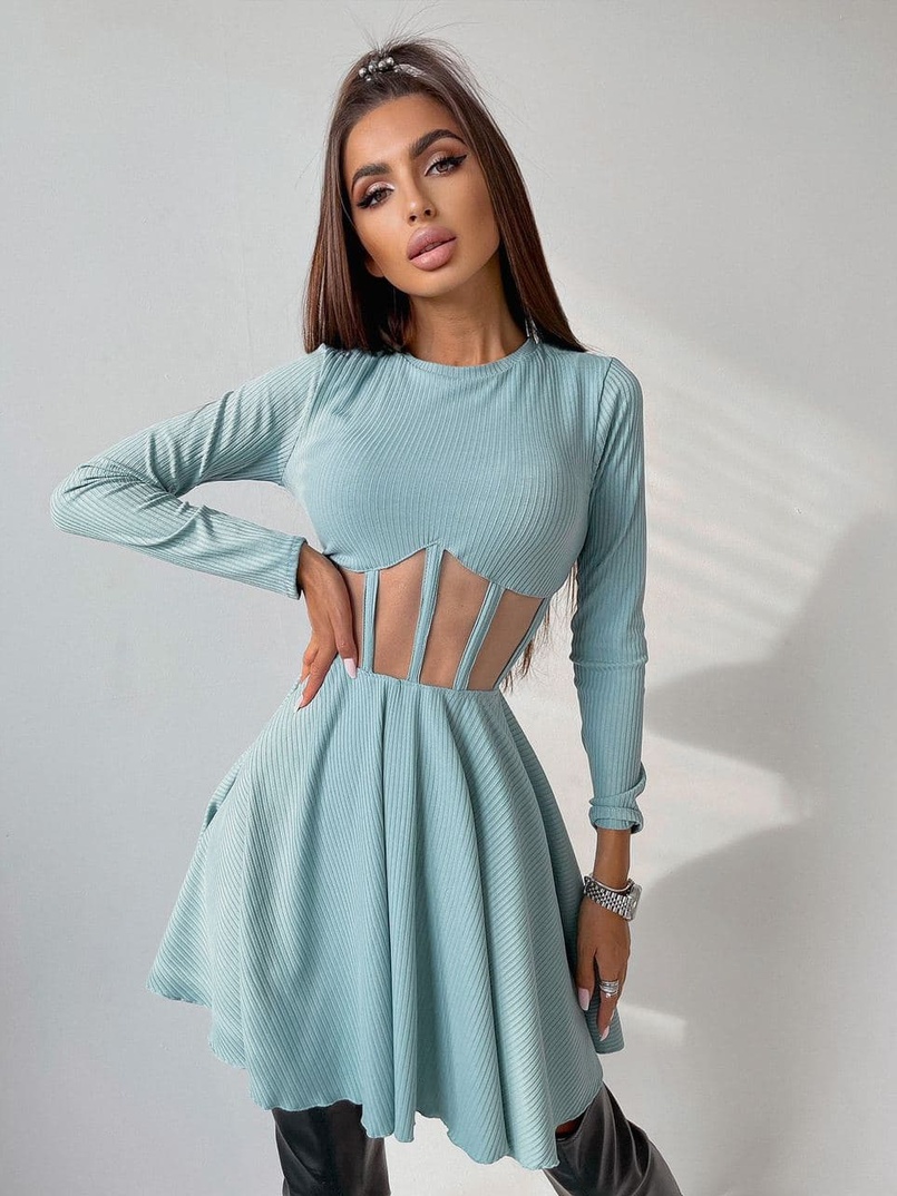 Приталенное платье с корсетной вставкой и пышной юбкой-солцем Приталенное платье с корсетной вставкой и пышной юбкой-солцем | PUSHKA SHOP