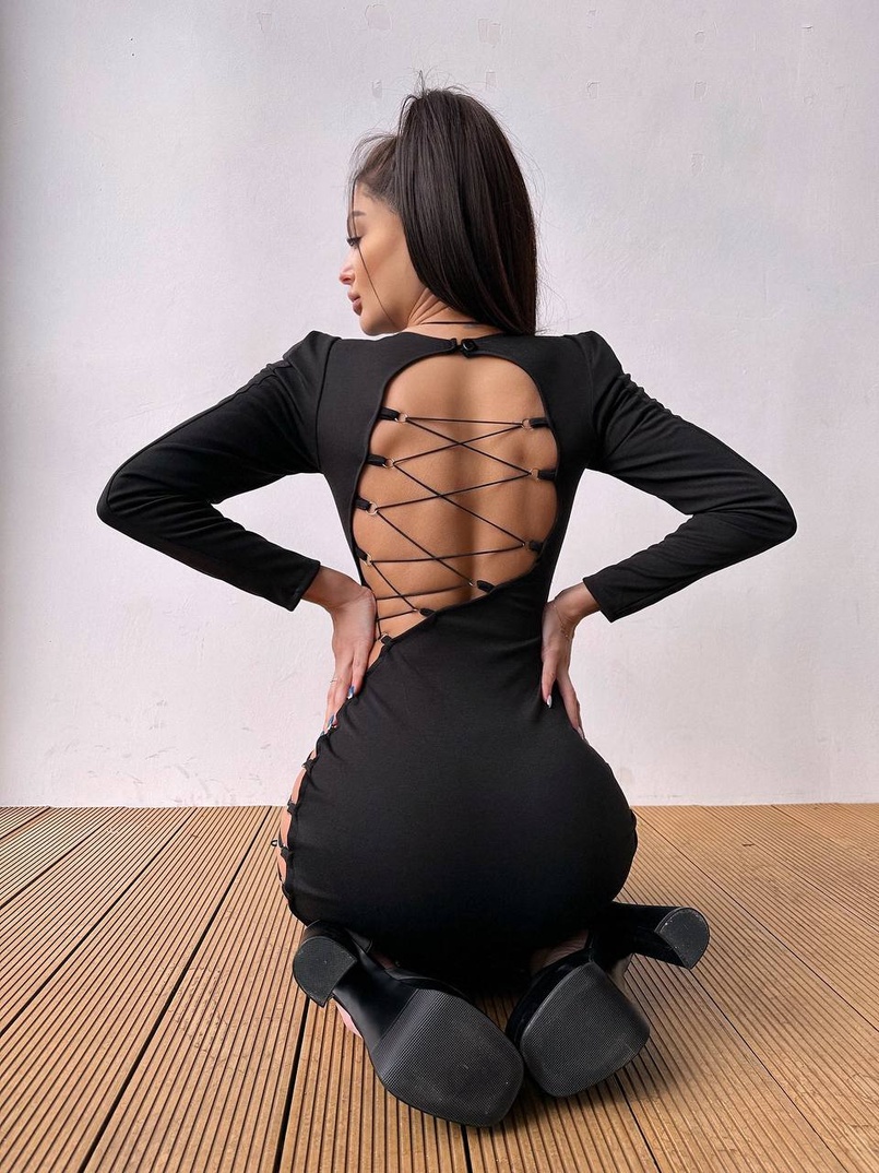 Сукня міді з підплічниками та шнурівкою Розмір вирізу можна регулювати шнурівкою Сукня міді з підплічниками та шнурівкою Розмір вирізу можна регулювати шнурівкою | PUSHKA SHOP