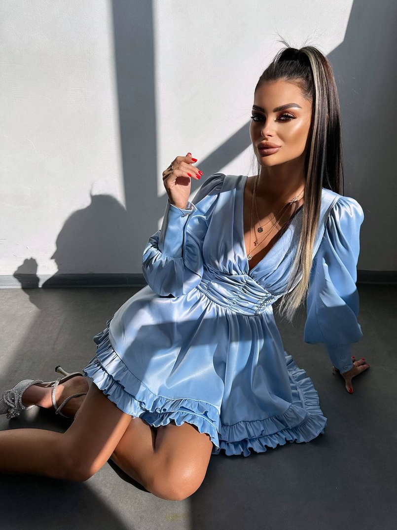 Атласна сукня з пишною подвійною спідницею та об‘ємними рукавами Атласна сукня з пишною подвійною спідницею та об‘ємними рукавами | PUSHKA SHOP