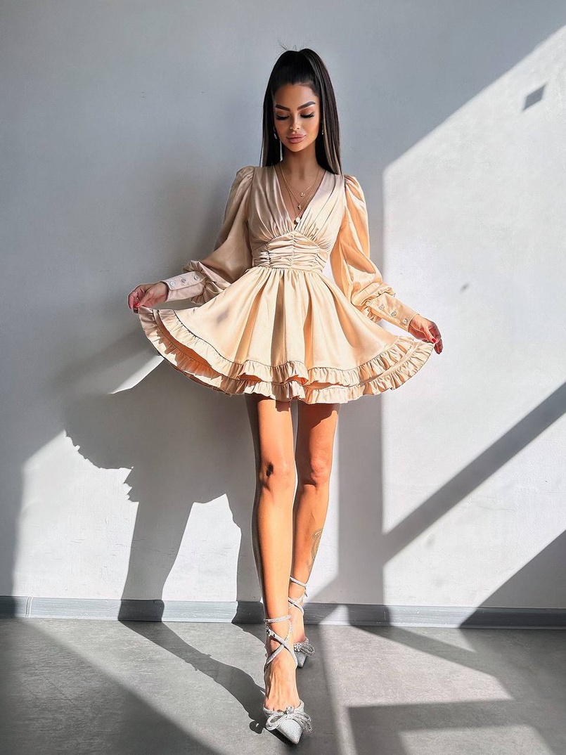 Атласна сукня з пишною подвійною спідницею та об‘ємними рукавами Атласна сукня з пишною подвійною спідницею та об‘ємними рукавами | PUSHKA SHOP