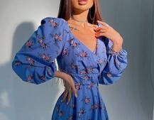 Цветочное платье-миди с разрезом и объемными рукавами Цветочное платье-миди с разрезом и объемными рукавами | PUSHKA SHOP