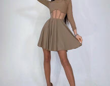 Приталенное платье с корсетной вставкой и пышной юбкой-солцем Приталенное платье с корсетной вставкой и пышной юбкой-солцем | PUSHKA SHOP