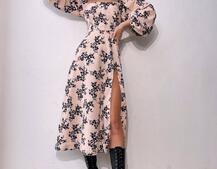 Квіткова сукня-міді зі шнурівкою на спинці та розрізом на ніжці Квіткова сукня-міді зі шнурівкою на спинці та розрізом на ніжці | PUSHKA SHOP