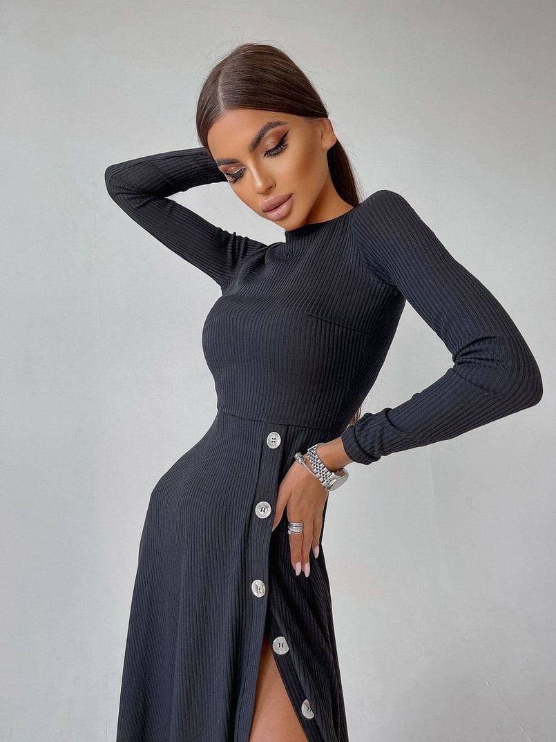 Трикотажное платье миди с разрезом Трикотажное платье миди с разрезом | PUSHKA SHOP