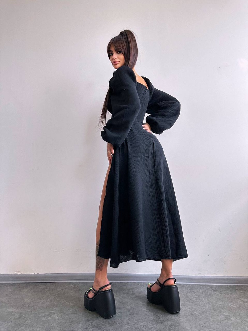 Муслінова сукня -міді з розрізом на ніжці Муслінова сукня -міді з розрізом на ніжці | PUSHKA SHOP