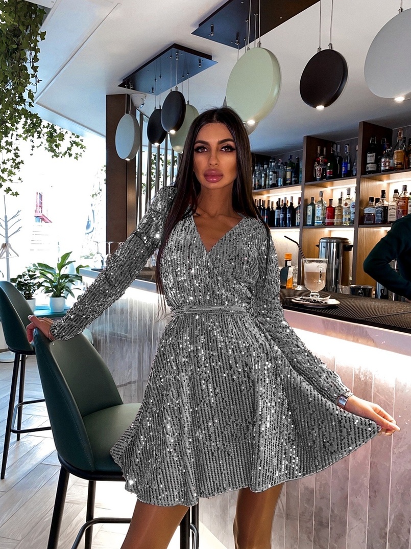 Платье с пайетками и запахом на груди Платье с пайетками и запахом на груди | PUSHKA SHOP