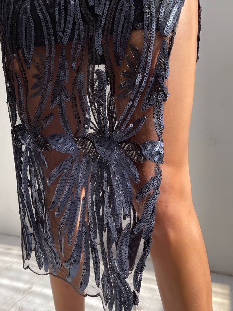 Сукня з візерунками з паєток та розрізом Сукня з візерунками з паєток та розрізом | PUSHKA SHOP