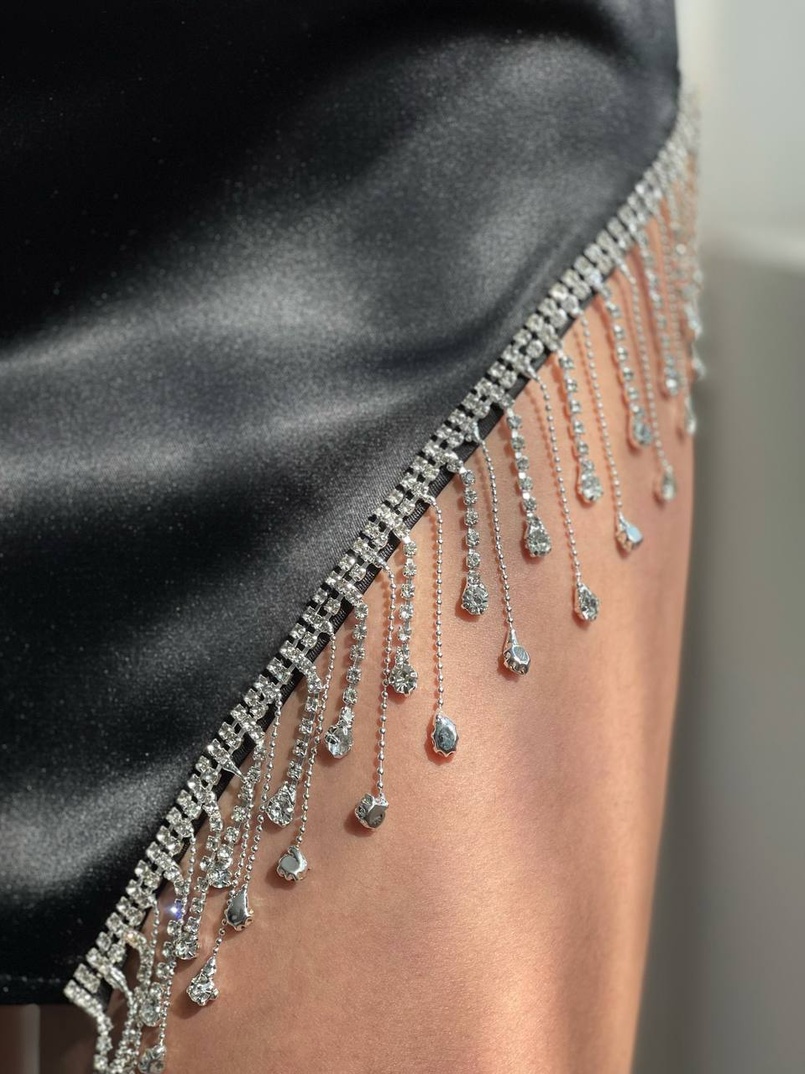 Комплект: топ с чашечками + юбка, декорированным бахромой из страз Комплект: топ с чашечками + юбка, декорированным бахромой из страз | PUSHKA SHOP