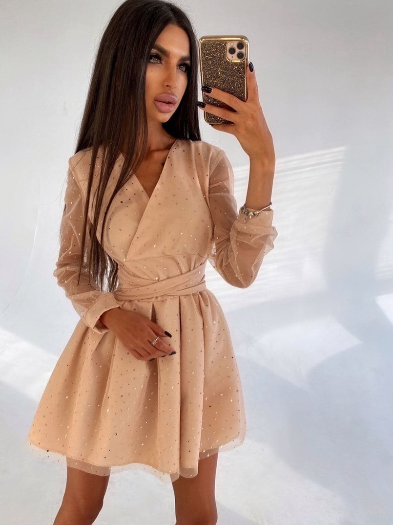 Милое платье с пышной юбочкой и запахом на груди Милое платье с пышной юбочкой и запахом на груди | PUSHKA SHOP