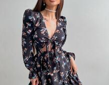 Цветочное платье с завязками на груди и пышной юбкой с оборками Цветочное платье с завязками на груди и пышной юбкой с оборками | PUSHKA SHOP