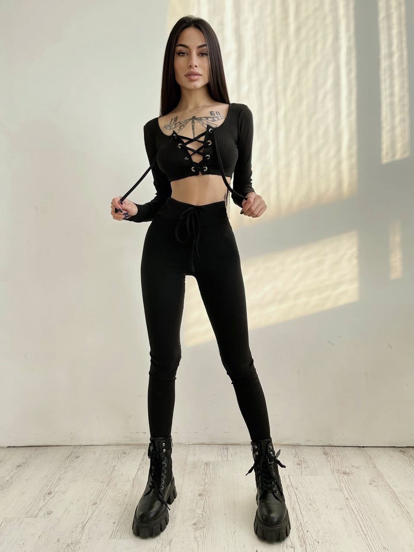 Трикотажный комплект: топ со шнуровкой + леггинсы Трикотажный комплект: топ со шнуровкой + леггинсы | PUSHKA SHOP