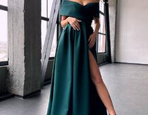 Сукня максі  з відкритими плечима та розрізом на спідниці Сукня максі  з відкритими плечима та розрізом на спідниці | PUSHKA SHOP