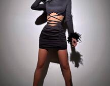 Комплект: топ із зав‘язками на талію + спідниця з драпіруванням Декор з натурального пір‘я Комплект: топ із зав‘язками на талію + спідниця з драпіруванням Декор з натурального пір‘я | PUSHKA SHOP