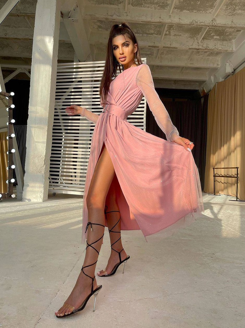 Блискуча сукня-міді із запахом на грудях і розрізом на спідниці з широким поясом Блискуча сукня-міді із запахом на грудях і розрізом на спідниці з широким поясом | PUSHKA SHOP