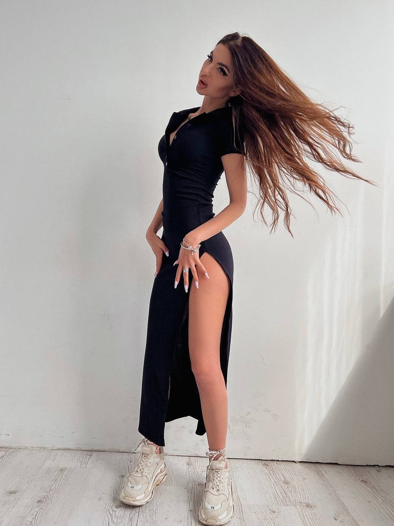 Трикотажна сукня поло з розрізом | PUSHKA SHOP