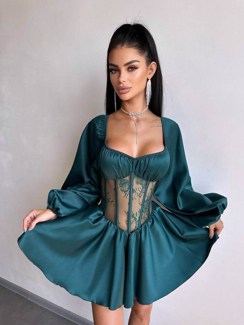 Атласна сукня з обʼємними рукавами та мереживом Атласна сукня з обʼємними рукавами та мереживом | PUSHKA SHOP