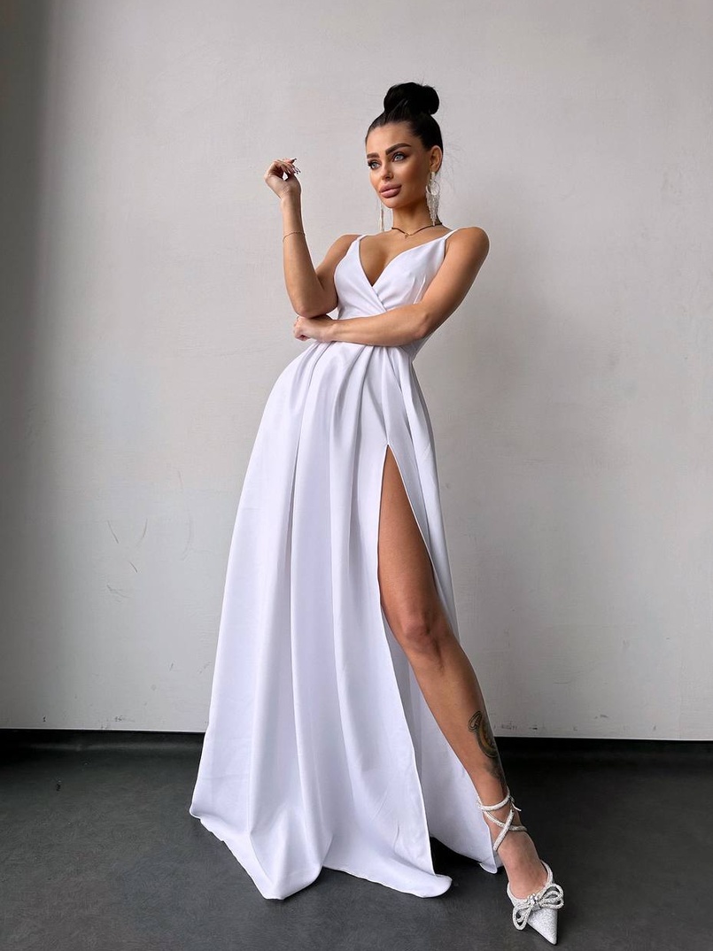 Сукня максі на тонких бретелях з розрізом на спідниці  Сукня максі на тонких бретелях з розрізом на спідниці  | PUSHKA SHOP