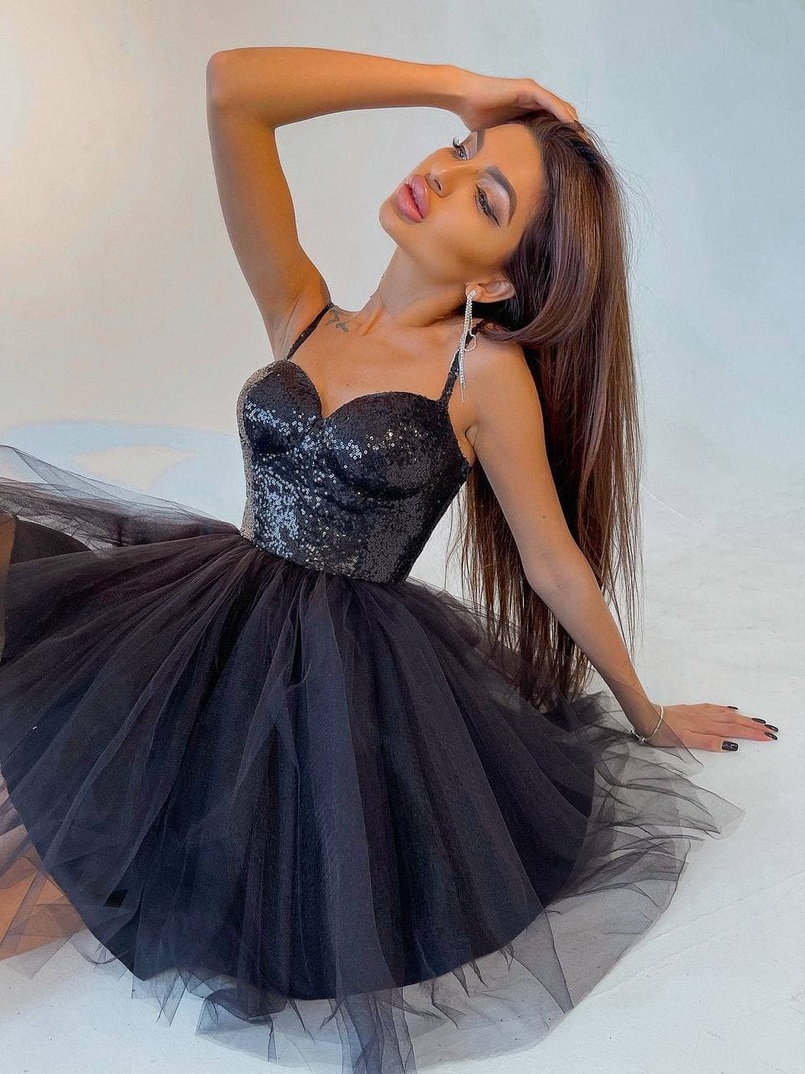 Платье с блестящим верхом и пышной фатиновой юбкой Платье с блестящим верхом и пышной фатиновой юбкой | PUSHKA SHOP