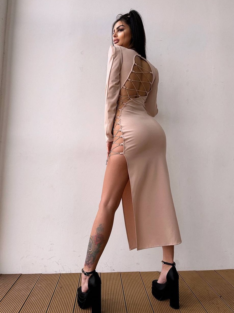 Сукня міді з підплічниками та шнурівкою Розмір вирізу можна регулювати шнурівкою | PUSHKA SHOP