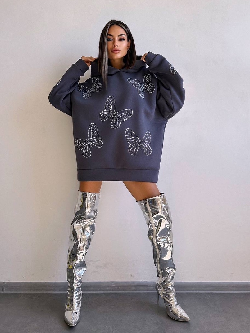 Трендове худі over size із сяючими стразами Трендове худі over size із сяючими стразами | PUSHKA SHOP